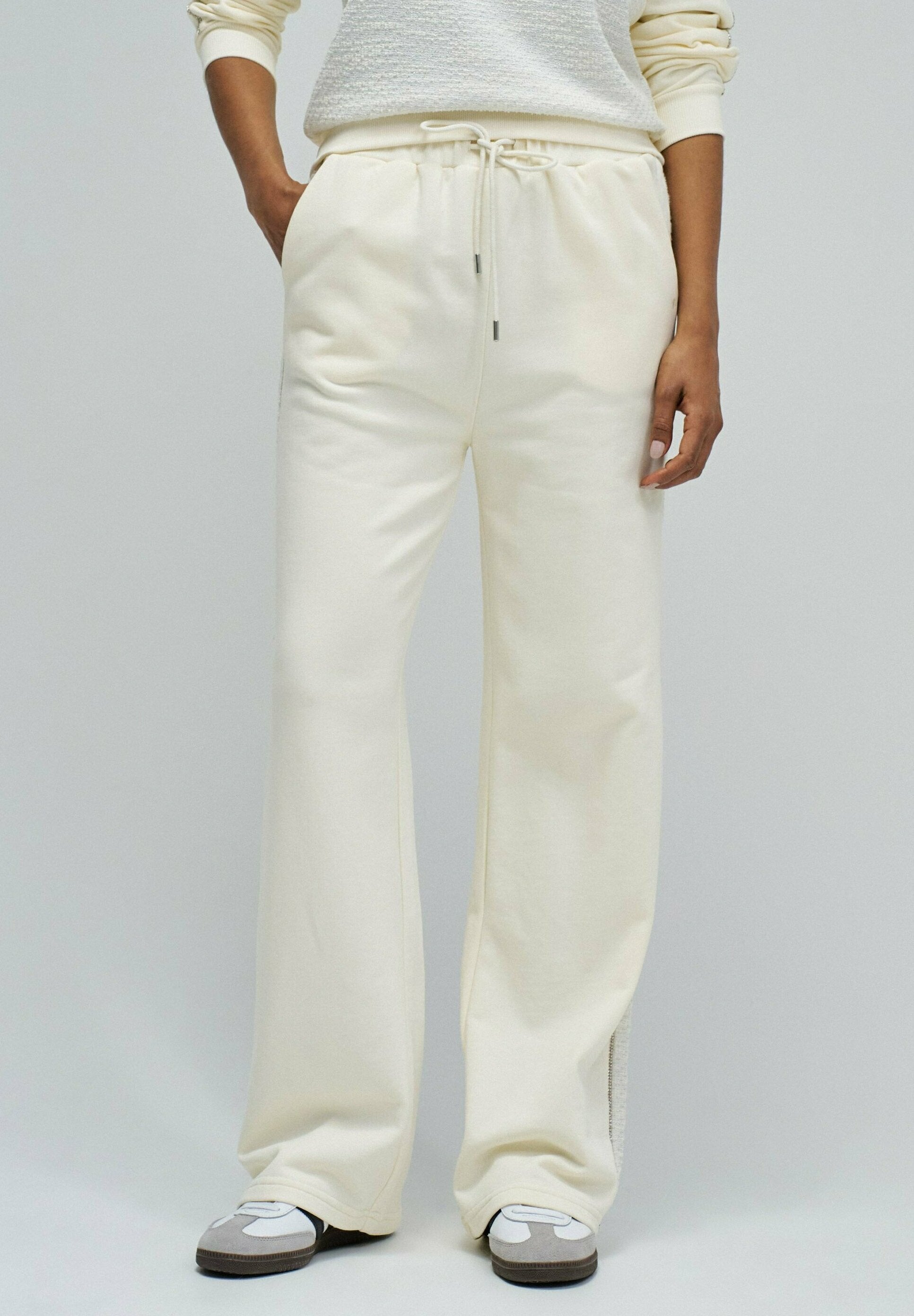 JOGGERS - STRAIGHT - Pantalon classique - perle